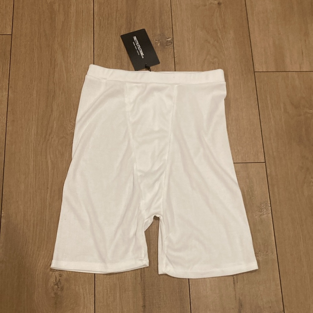 Pretty little thing Short Size 8